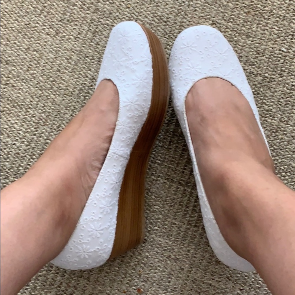 BNIB Rampage “Emanuel” White Eyelet Platform Wedge